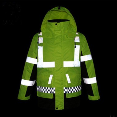 Odsevni jopiči postajajo vse bolj priljubljeni