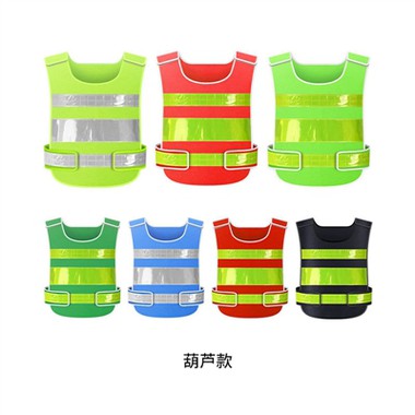 Kakšno delo predstavljajo različne barve odsevnih zaščitnih jopičev na gradbi...