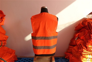 Ali sušenje visoko vidnih majic v zaprtih prostorih vpliva na njihov sijaj?